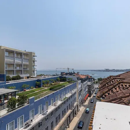 Luxury Penthouse In Alecrim Лиссабон