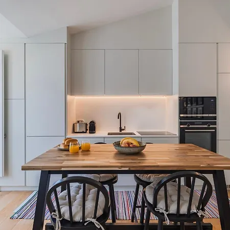 Luxury Penthouse In Alecrim * Лиссабон